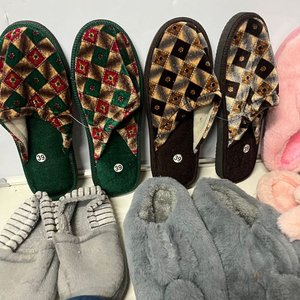 Mochila Infantil "Avengers" y 16 Pares de Pantuflas Variadas - imagen 5