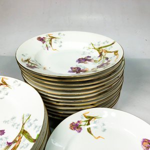 Set de 33 Platos de Porcelana Limoges Blancos con Flores y Borde Dorado - imagen 5