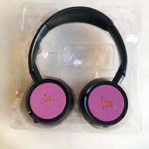 Dos Auriculares XIon y Cinco Estuches para Celular - imagen 3