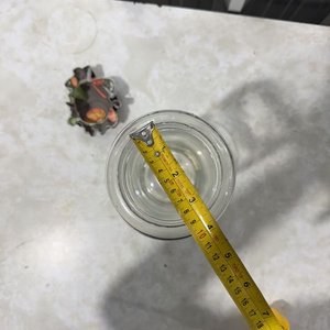 Lote de 4 piezas de vidrio y cristal: jarra, pastelera, florero y caramelera - imagen 16