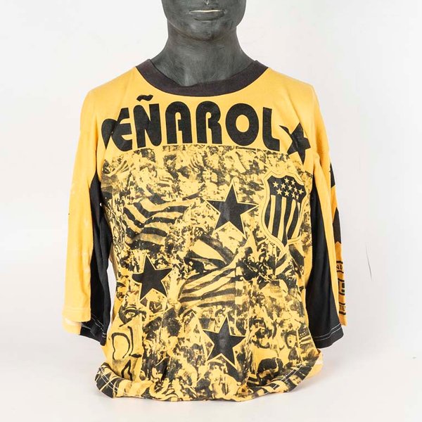 Lote anterior: Remera de Peñarol de los 90