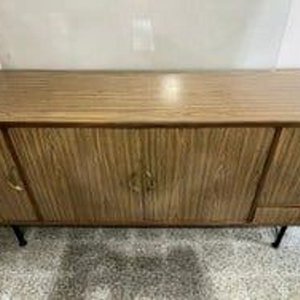 Aparador Trinchante Antiguo de Madera con Patas Metálicas - imagen 1
