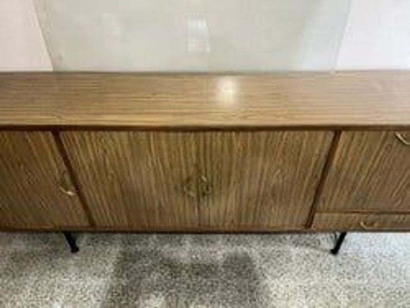 Aparador Trinchante Antiguo de Madera con Patas Metálicas