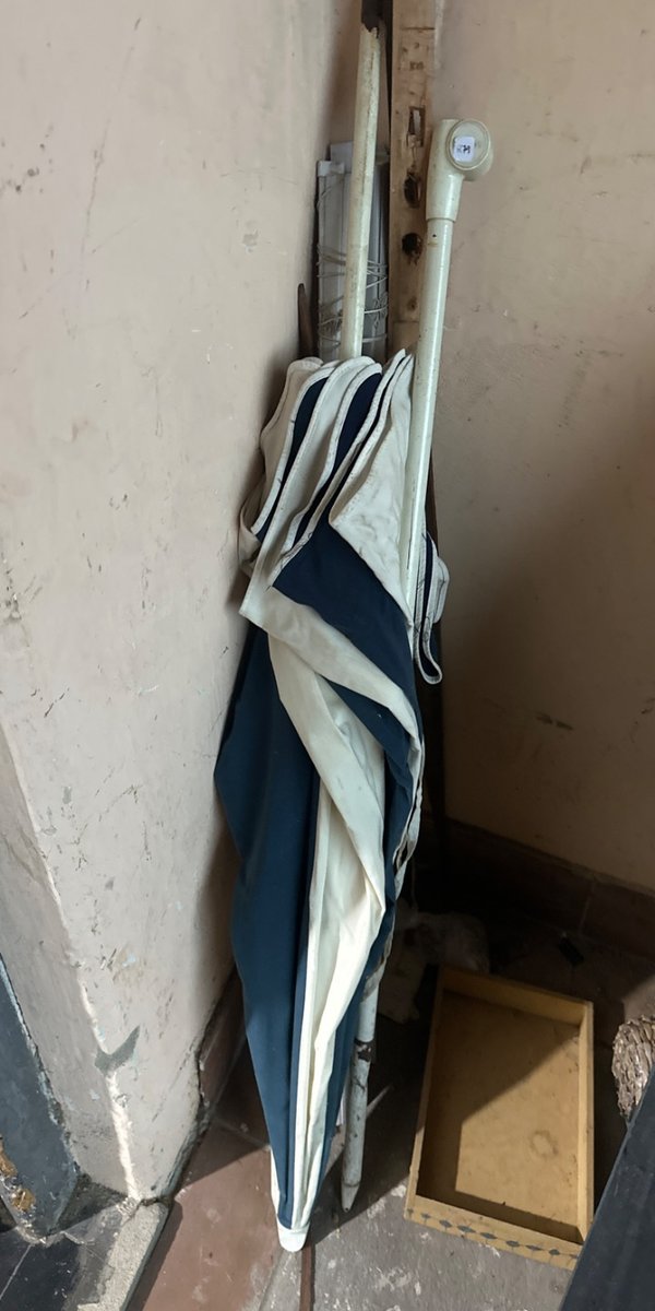 Sombrilla Plegable Azul y Blanca