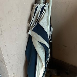 Lote siguiente: Sombrilla Plegable Azul y Blanca