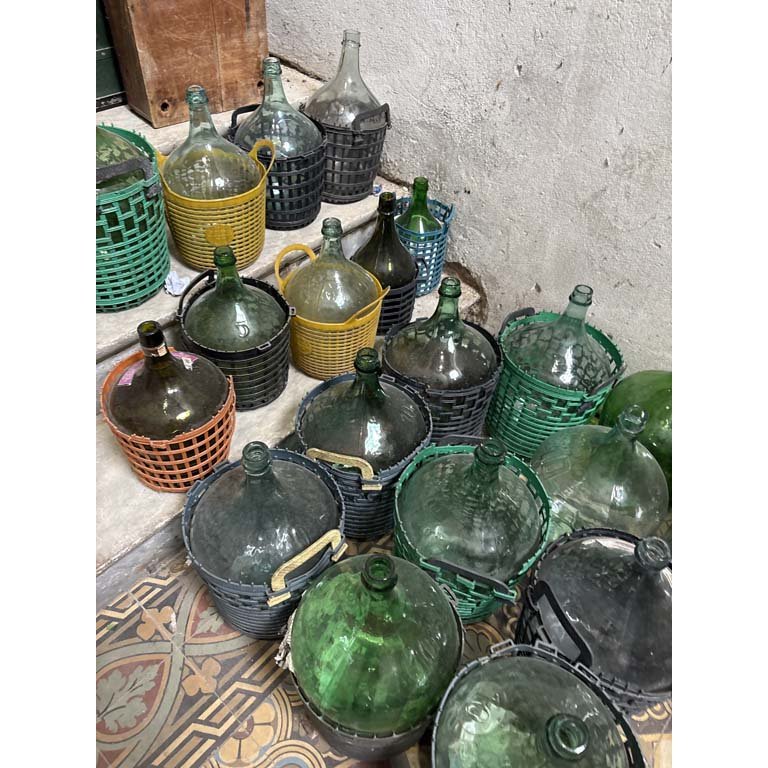Lote de damajuanas de vidrio y wicker - imagen 2