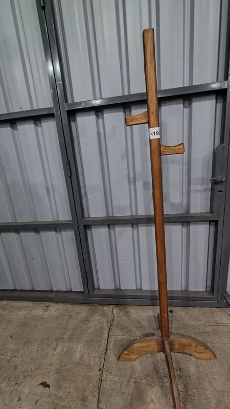 Perchero en madera para ropa - imagen 2