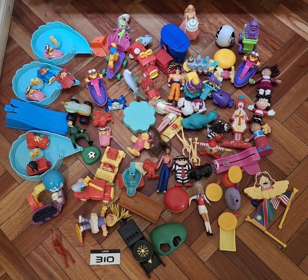 Colección de Juguetes de McDonald's y Personajes Varios