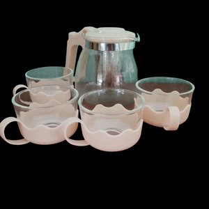 Jarra de Vidrio con Infusor y 4 Tazas Rosadas - imagen 3
