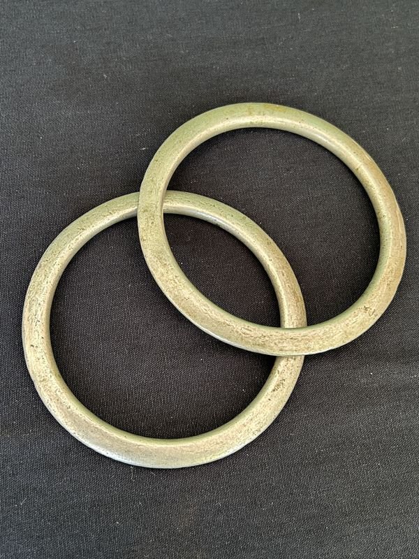 Lote siguiente: Argollas de metal blanco para chinchón o encimera