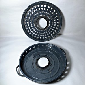 Horno de Metal Esmaltado Azul Oscuro para Cocina con Tapa y Base Perforada - imagen 3