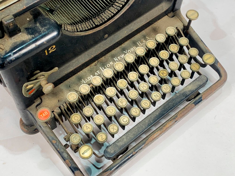 Máquina de escribir antigua Remington con detalles - imagen 2