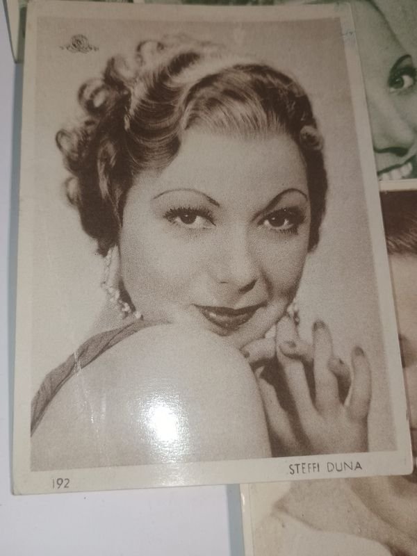 Colección de postales antiguas con actrices y actores del pasado - imagen 4