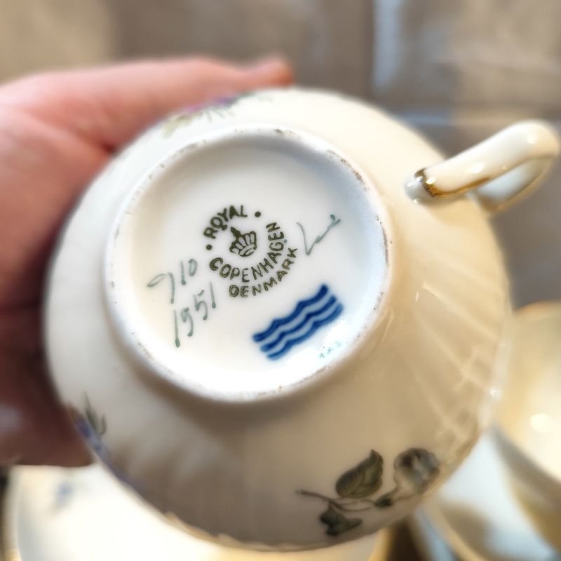 Juego de tazas y platillos de porcelana Royal Copenhagen - imagen 7