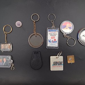Lote de Pines y Llaveros del Frente Amplio y Figuras Políticas Uruguayas - imagen 3