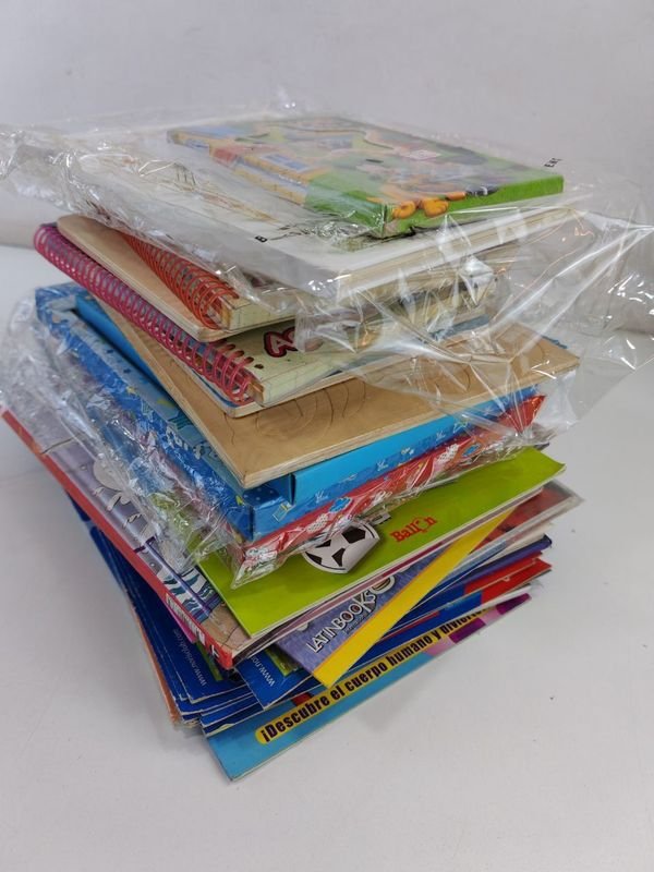 Lotes de Juguetes, Revistas y Papelería en Buen Estado - imagen 5