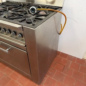 Cocina Industrial a Gas Inoxidable 5 Fuegos con Horno y Ladrillo - imagen 3