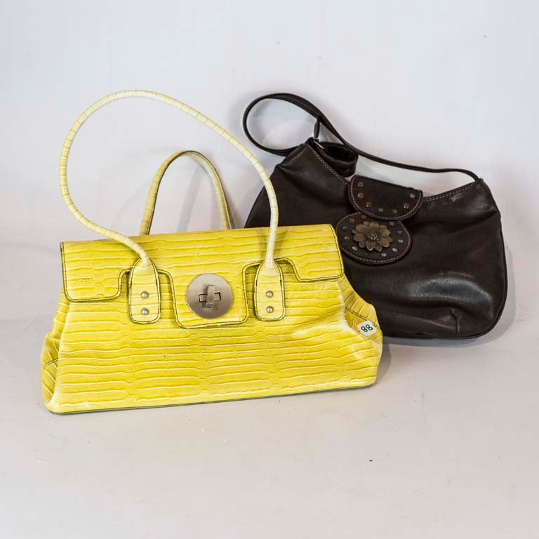 Lote siguiente: Dos Carteras de Cuero con Textura de Cocodrilo