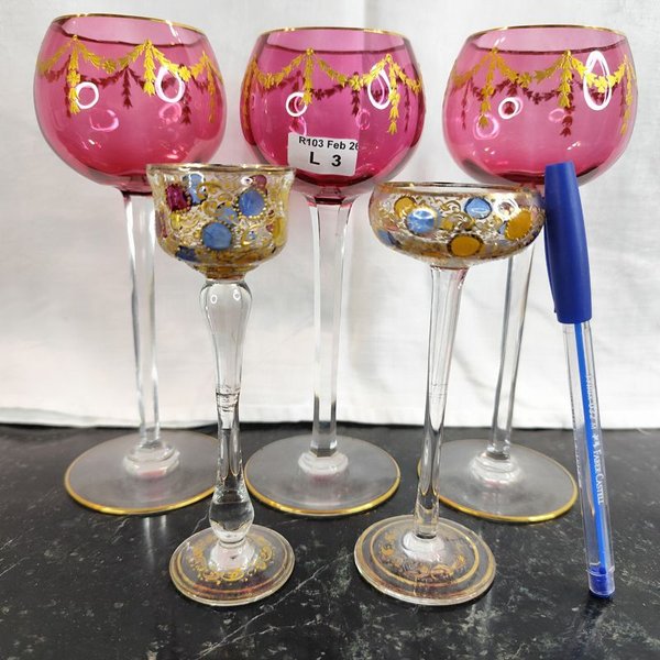 Copa de vino antigua: 5 copas con diseño único y dorado - imagen 1