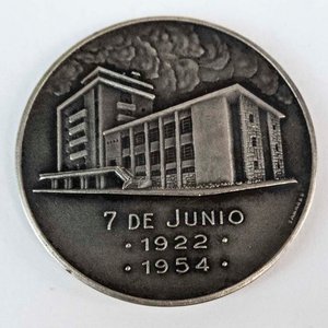 Lote siguiente: Medalla Conmemorativa Cobre Plateado Uruguay 1954 Club Banco República