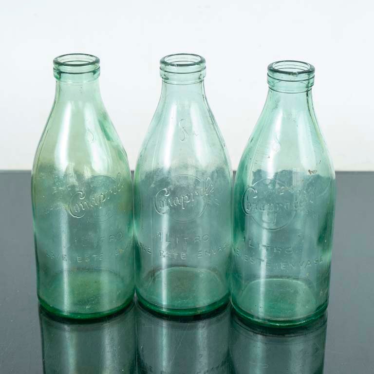 Lote anterior: 3 botellas de Conaprole vacías