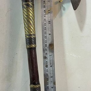 Antigua Herramienta Tribal Tipo Hacha con Mango Revestido - imagen 3