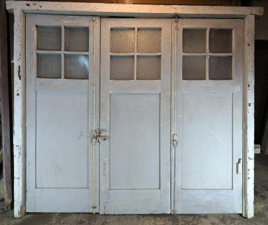 Puerta de garage con tres hojas vidriadas batientes y marco - imagen 9