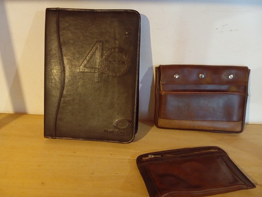 Lote anterior: Estuche y monederos en cuero de alta calidad
