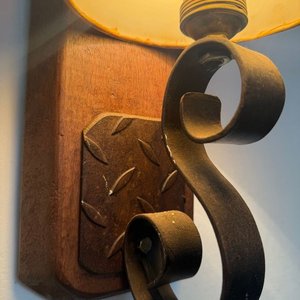 Lámpara de Pared Rústica en Madera y Hierro Forjado - imagen 3