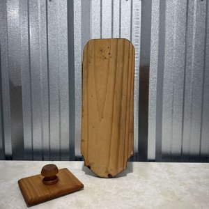 Exhibidor de Pared para Botellas en Madera con Dosificador - imagen 4