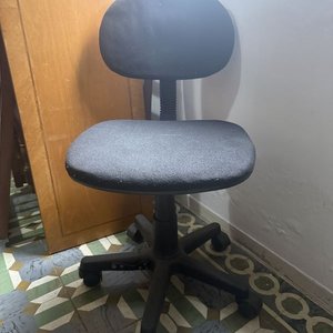 Lote anterior: Silla de Oficina Giratoria Tapizada Negra con Base de Ruedas