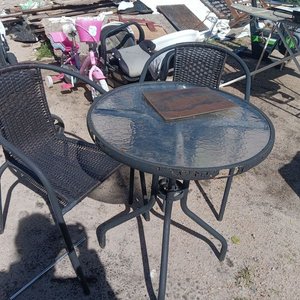 Lote anterior: Juego de Patio: Mesa Redonda con Vidrio y 2 Sillas de Mimbre Sintético