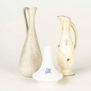 Lote siguiente: Lote de 3 Floreros de Cerámica y Porcelana: Sueco, Alemán y Sudafricano