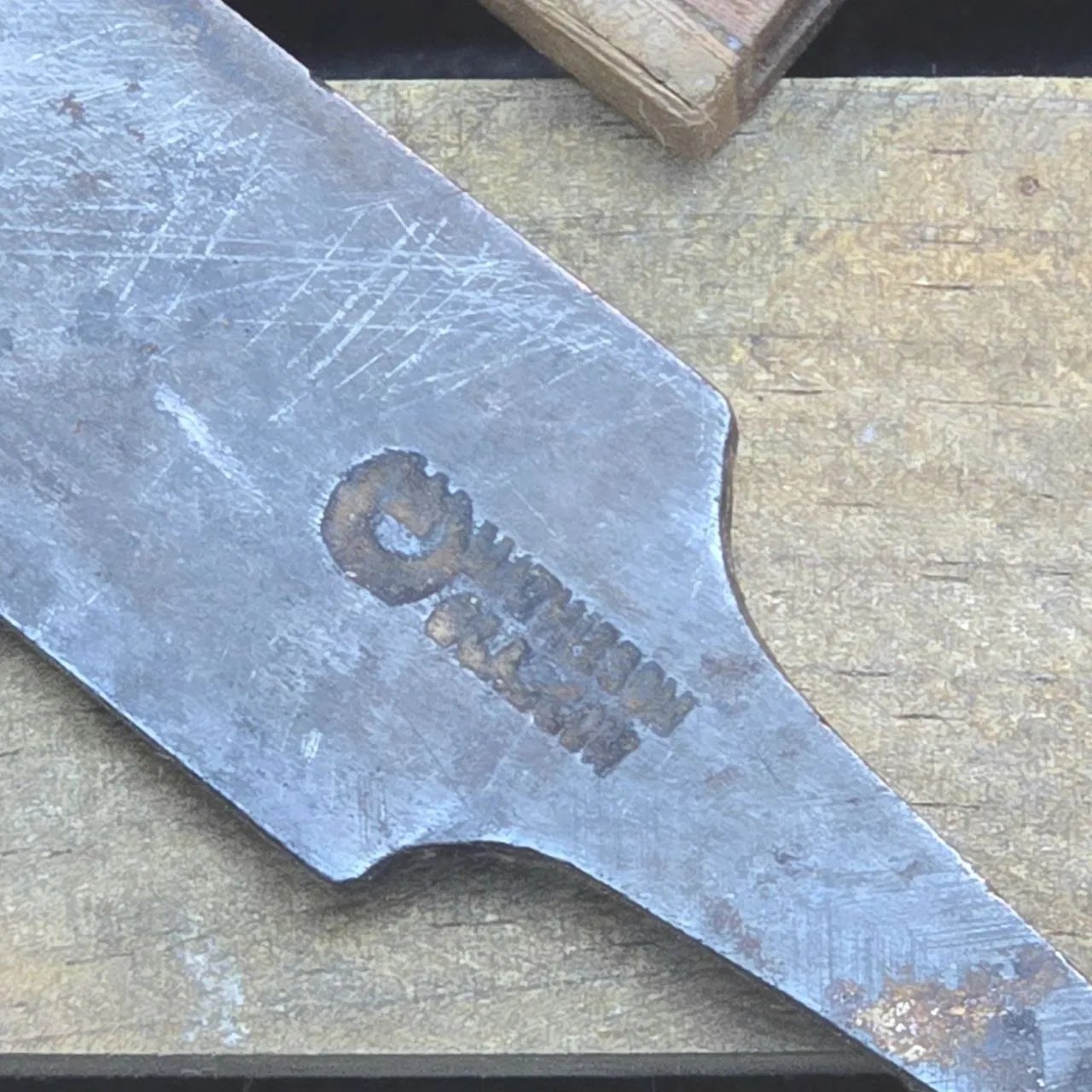 Chisela de Metal con Manija de Madera - imagen 3
