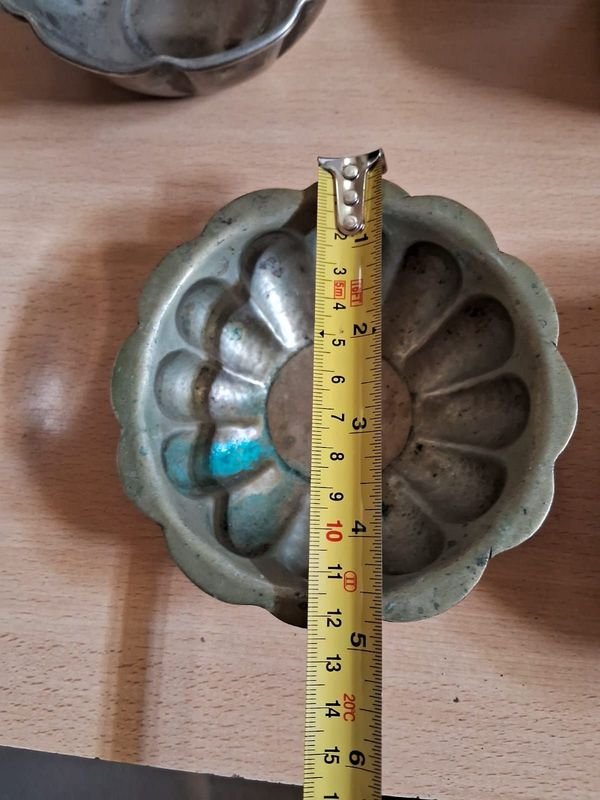 Lote de recipientes antiguos de peltre y plata - imagen 9