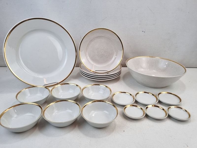 Juego de Vajilla Porcelana Olmos Blanca con Detalles Dorados - 19 Piezas
