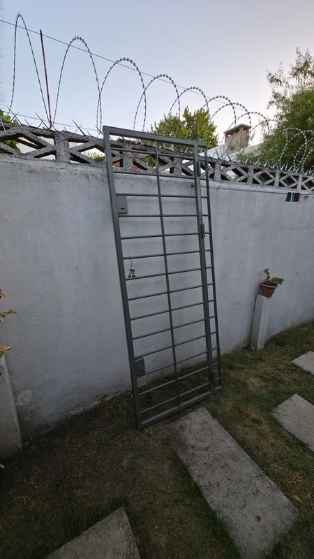 Item 881005 - Image 1