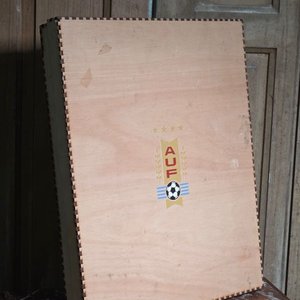 Lote siguiente: Réplica Estadio Centenario Obsequio AUF a Presidente UEFA Aleksander Ceferin en Caja Madera