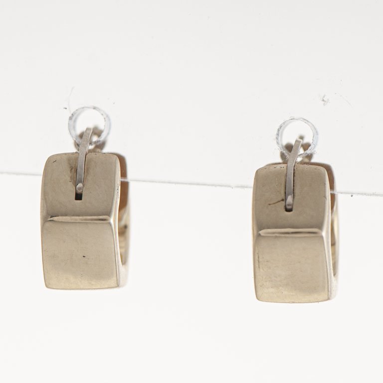 Lote anterior: Pareja de aros de oro 18k, facetados