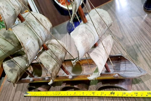 Barco Grande Echo De Bambu: Un barco antiguo de madera con detalles artesanales - imagen 4