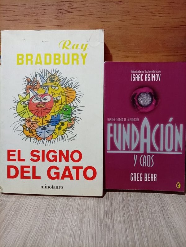 Dos Libros de Ciencia Ficción: Fundación y Caos de Isaac Asimov y El Signo del Gato de Ray Bradbury