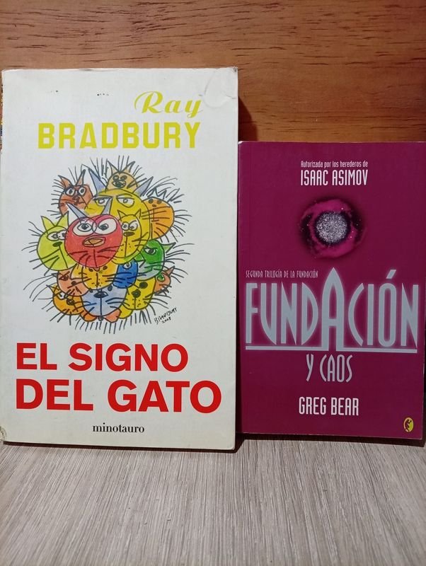 Dos Libros de Ciencia Ficción: Fundación y Caos de Isaac Asimov y El Signo del Gato de Ray Bradbury