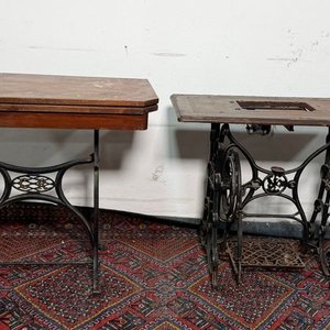 Lote anterior: Par de Pies de Máquina de Coser con Tapa y Mesa Libro