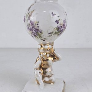 Lote anterior: Mate de Porcelana Isabelina con Figura Dorada y Flores Violetas
