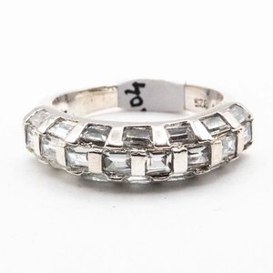 Lote siguiente: Anillo de Plata 925 con Cristales Rectangulares