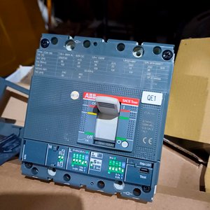 Lote de Material Eléctrico: Plaquetas Duomo, Fuentes 12V, Rotuladores, Llaves Monoblock y Más - imagen 5