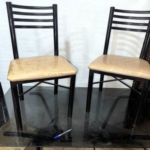 Juego de Comedor: Mesa con Tapa de Vidrio Templado y 6 Sillas de Caño Tapizadas - imagen 7
