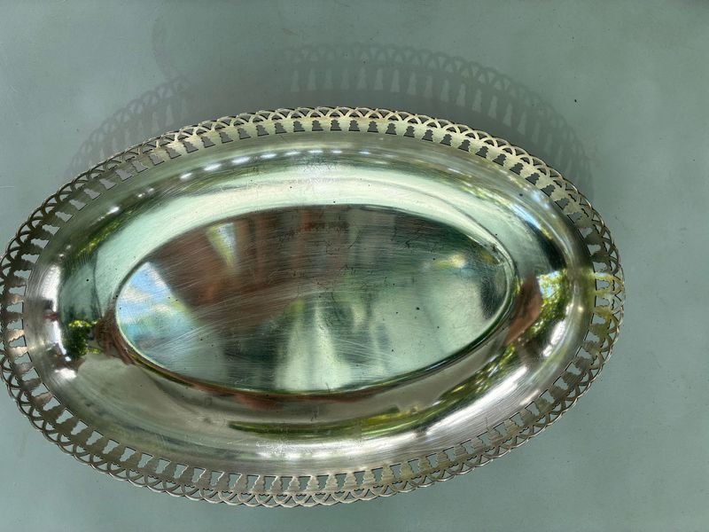 Fuente de plata con mango amarillo
