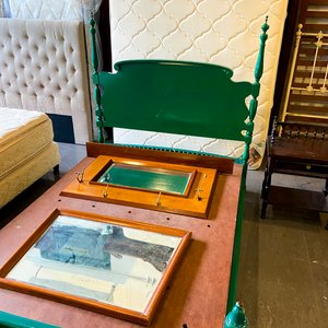 Sofá de Cuero Marrón y Mesa de Luz Verde Estilo Clásico - imagen 4