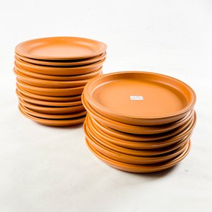 Lote anterior: Dieciocho Platos Llanos de Cerámica Color Terracota